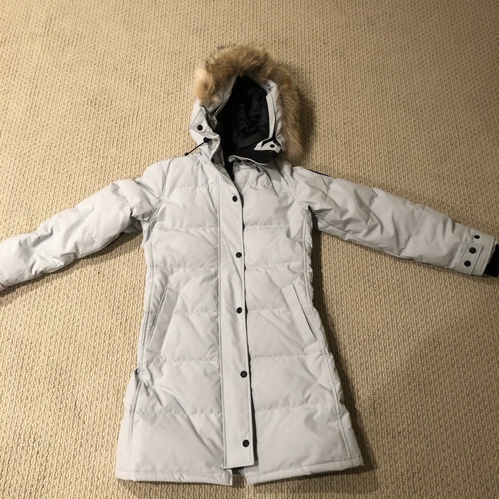 This Canada goose coat is brand new with the tags,
